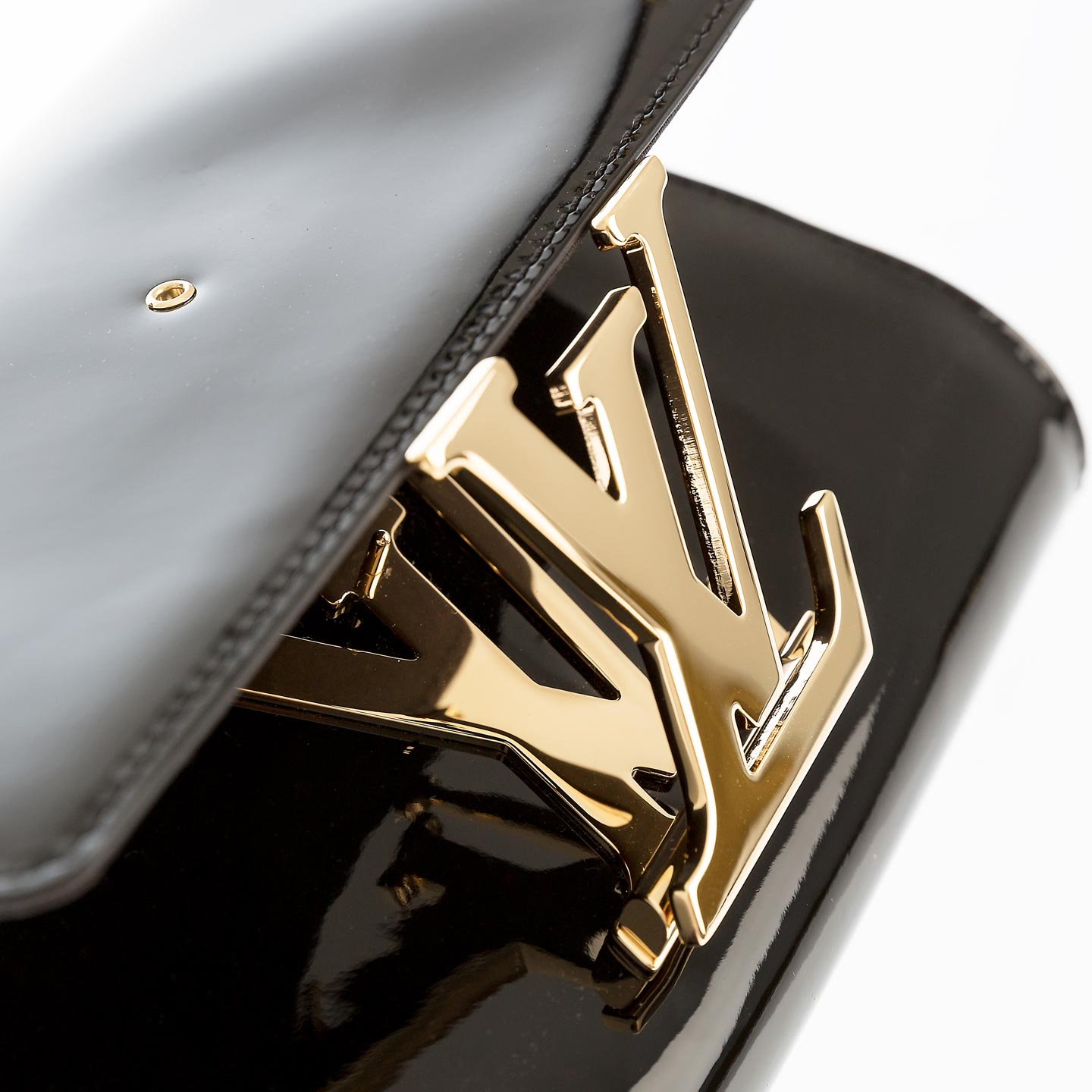 LOUISE VUITTON BLACK PATENT CHAIN LOUISE GM